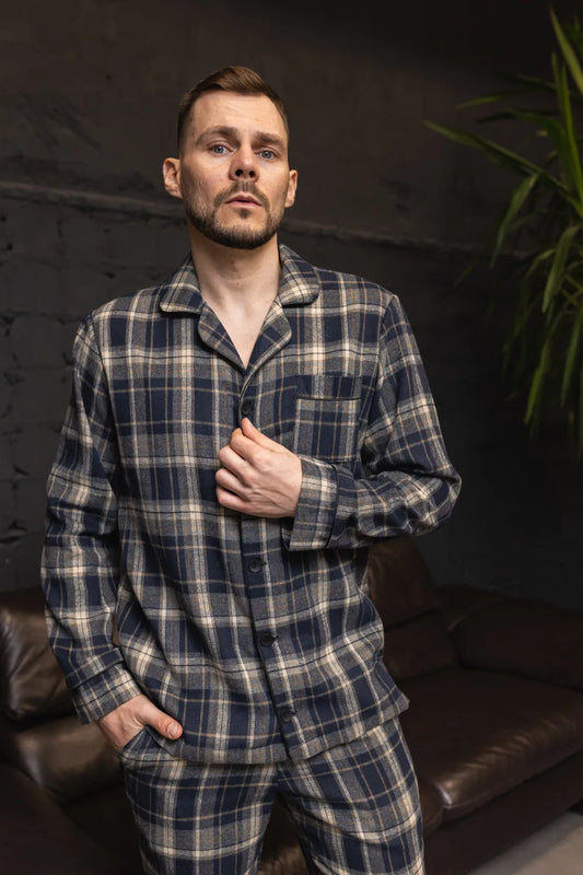 Тепла чоловіча піжама з бавовни, коричнево‑синій клітинка, сорочка і штани – стильна чоловіча піжама в клітинку, підходить для холодних ночей.