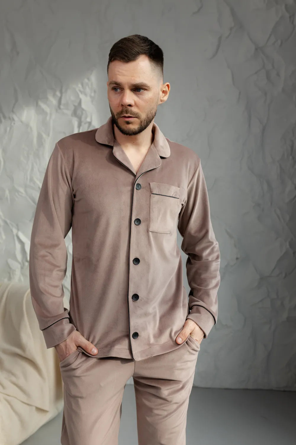 Тепла чоловіча піжама з велюрового плюшу, колір пудра ЧК – зимова піжама для дому, комфорт і стиль.  