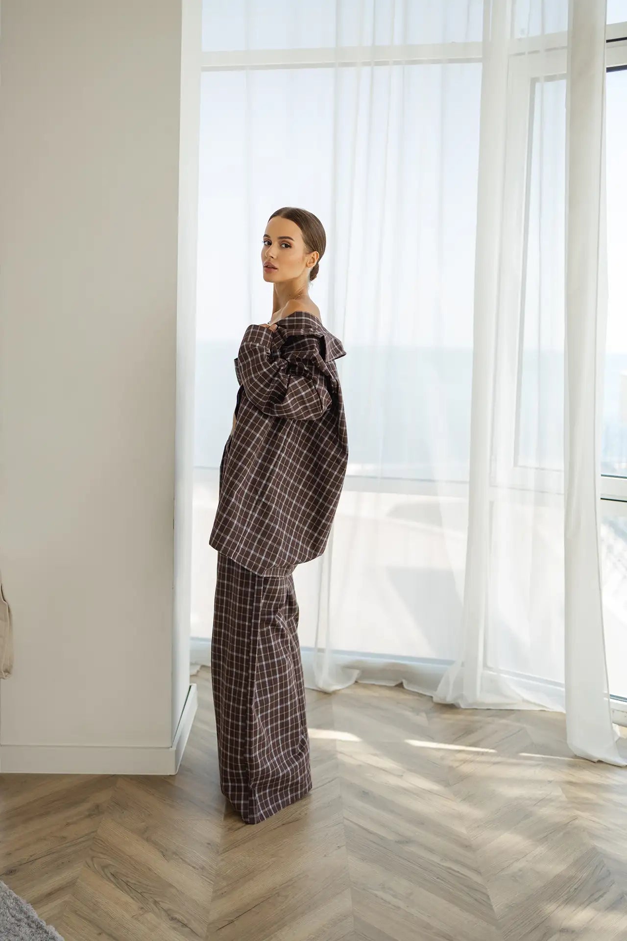 Тепла піжама жіноча в клітинку, колір шоколад, з м’якої байкової тканини, комплект: сорочка та штани для затишку  