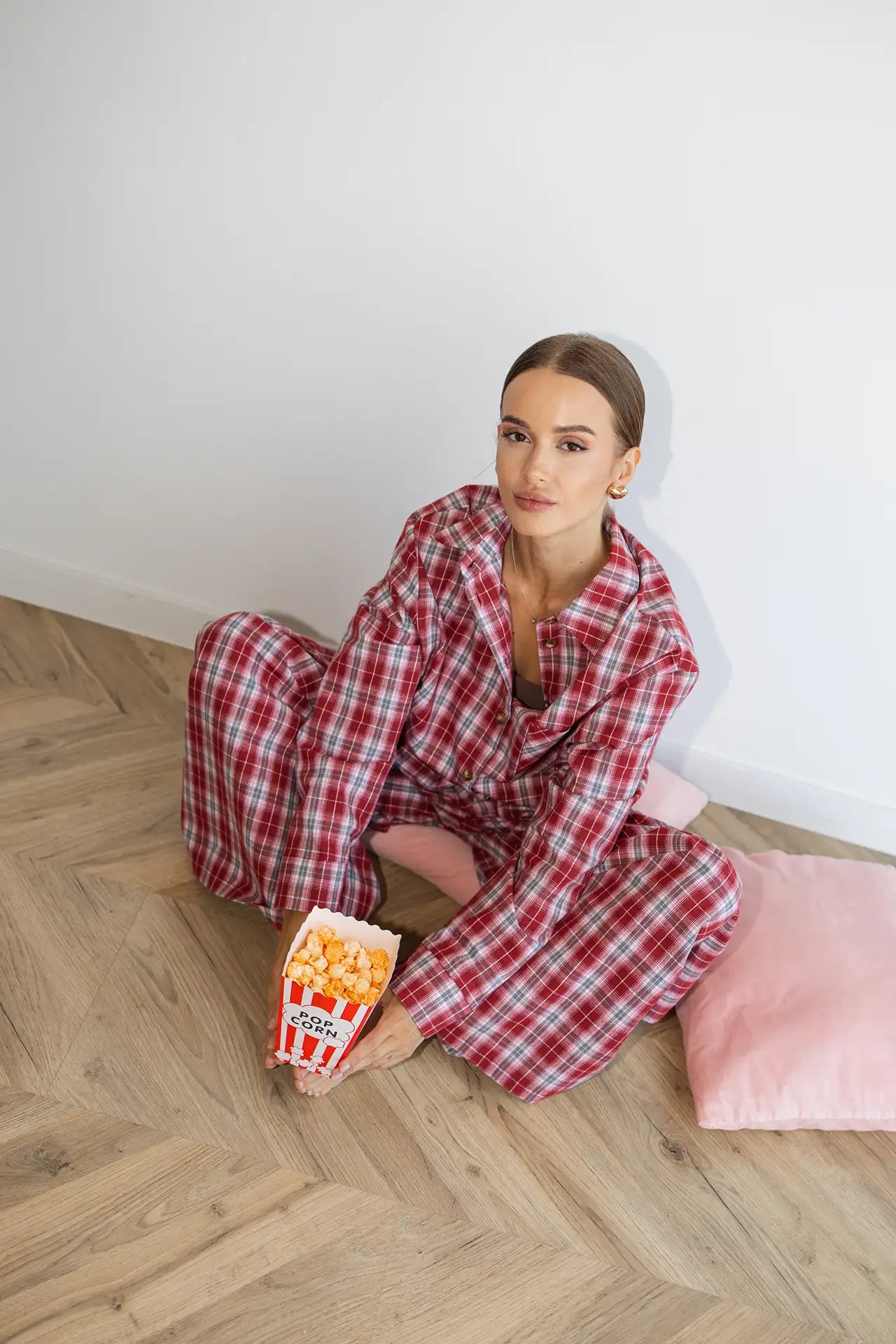 Тепла піжама жіночі в клітинку, колір червоний, з м’якої байкової тканини, комплект: сорочка з довгим рукавом і штани  